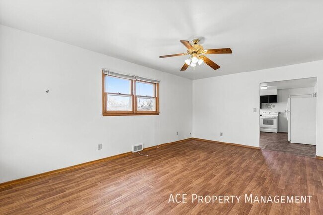 Building Photo - 832 Haines Ave