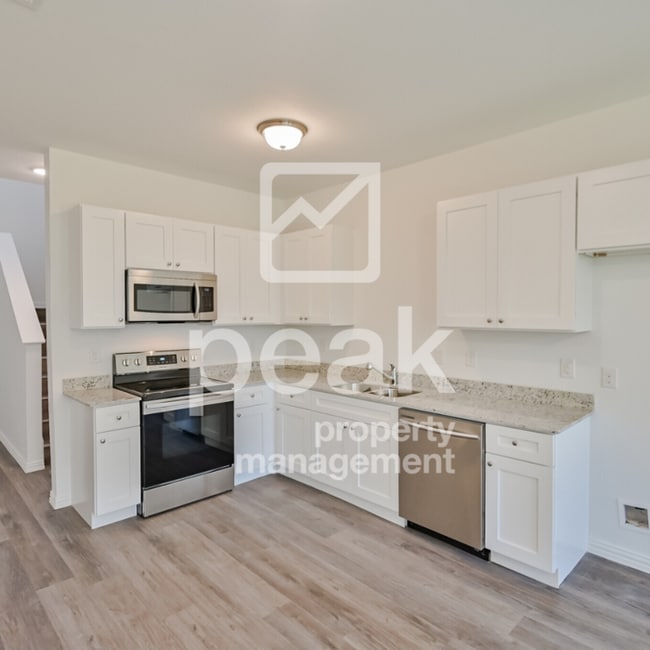 Building Photo - Just in time for SUMMER! Beautiful home re...