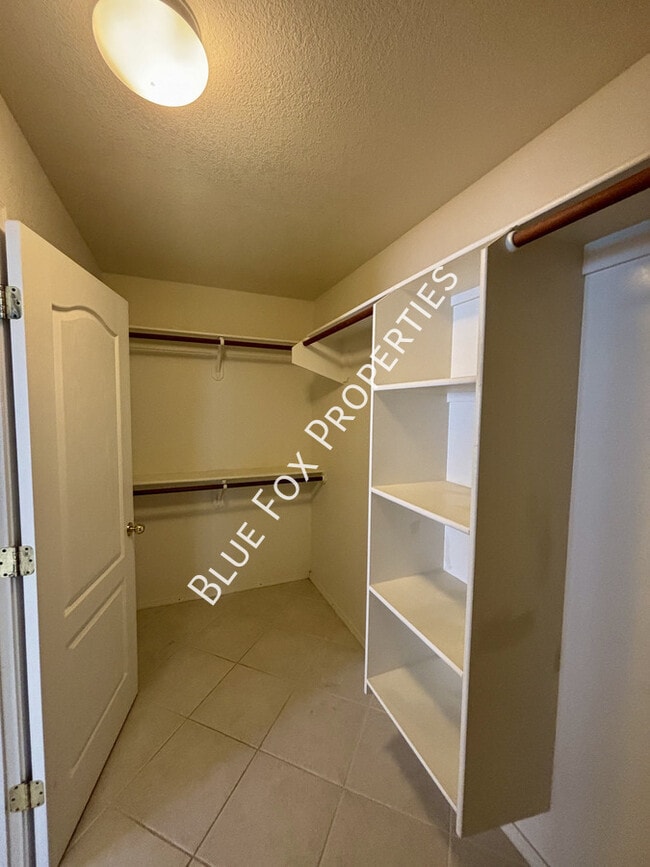 Building Photo - 9712 E Paseo Juan Tabo