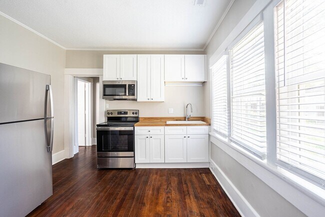 Building Photo - 20 Marion Ave