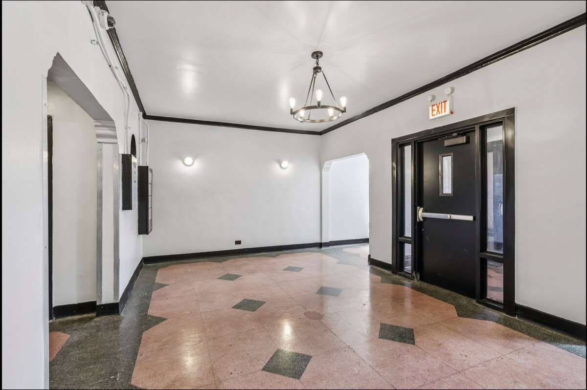 Building Photo - 7144 S Jeffery Blvd