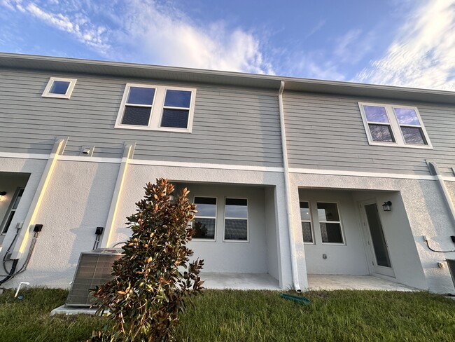 Building Photo - 2423 Bevel Ln