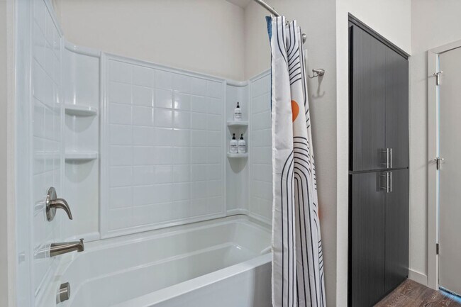 Building Photo - 711 W Broadway Rd