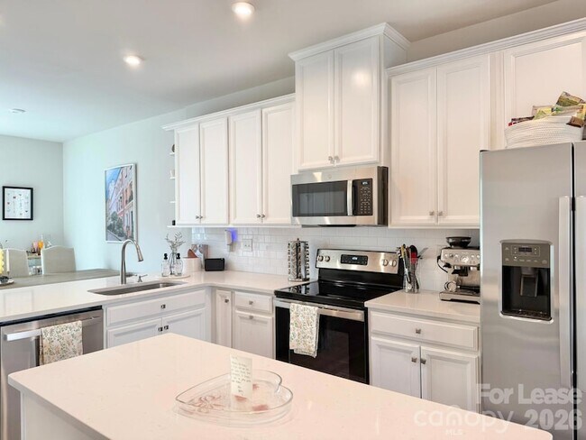 Building Photo - 3735 S Tryon St