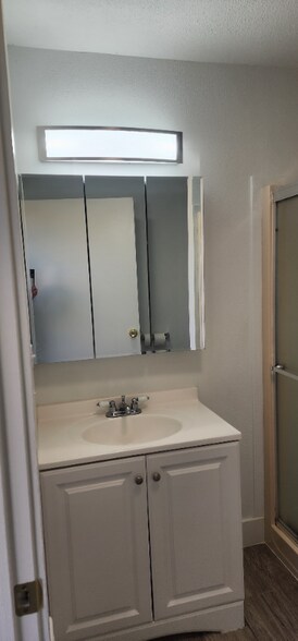 Building Photo - 1112 Robert Bush Drive West