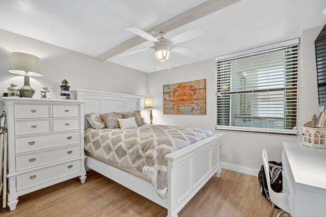 Building Photo - 10680 S Ocean Dr