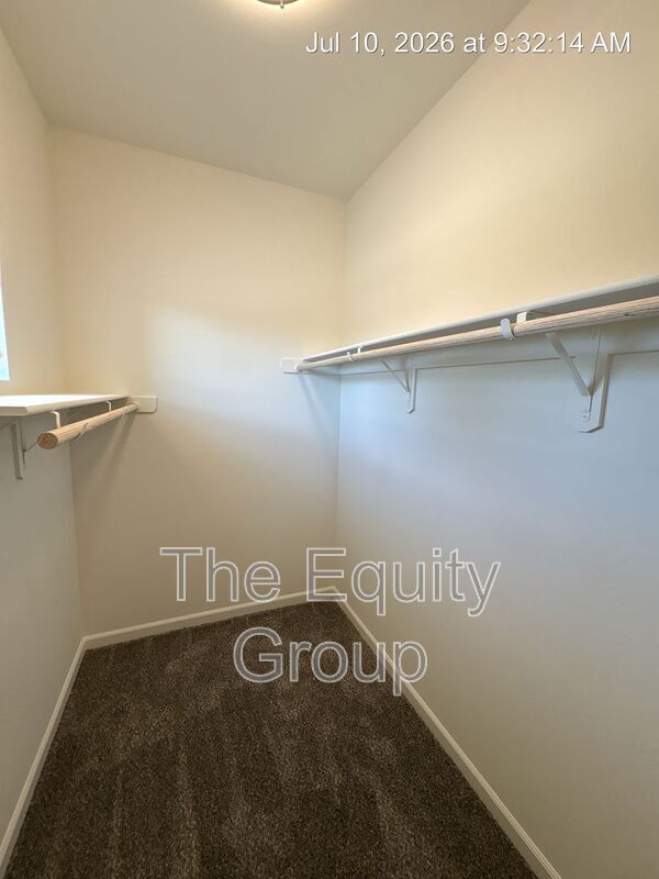 Building Photo - 733 S Pinkham St