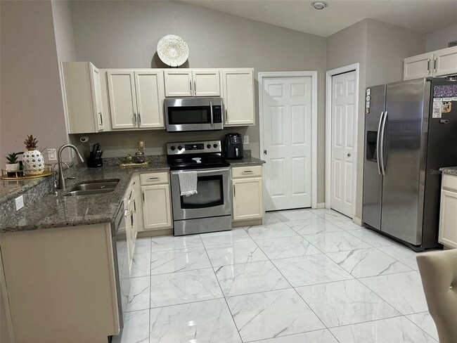 Building Photo - 1071 Condor Dr