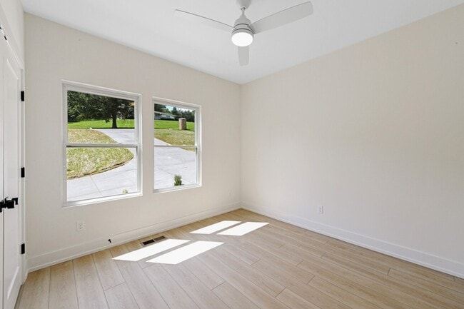 Building Photo - 1008 Fontaine Dr