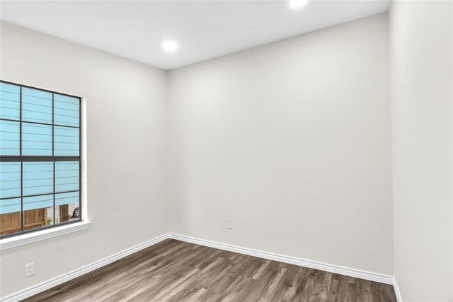 Building Photo - 1031 15th St