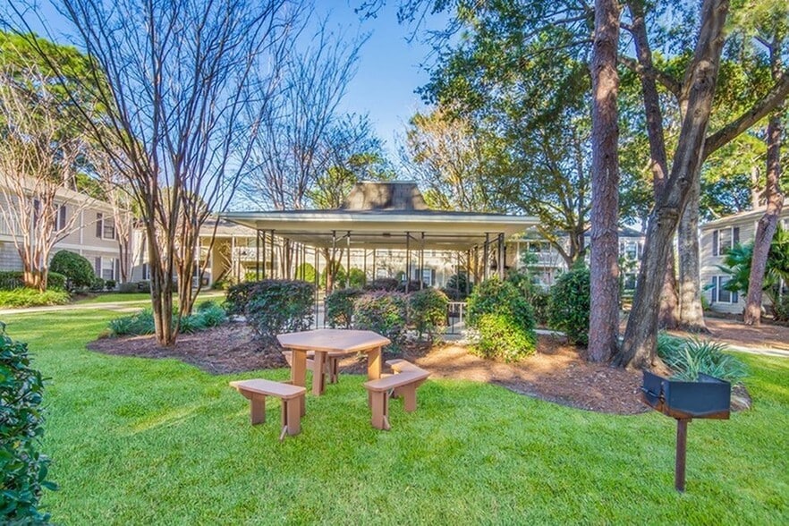 Building Photo - Woodcliff