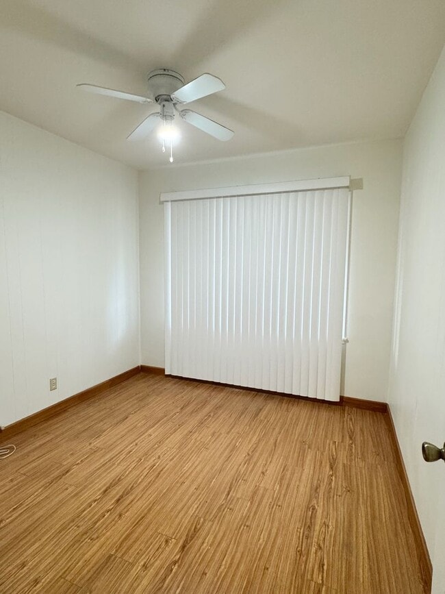 Building Photo - Charming 3-Bedroom Front Home in Lakewood