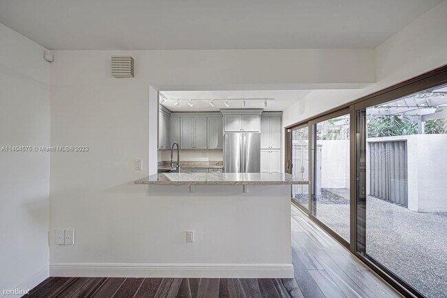 Building Photo - 3 br, 2.5 bath House - 4704 SW 67th Ave