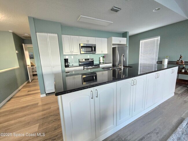 Building Photo - 0000 Pineapple Ave