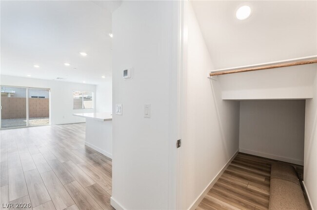 Building Photo - 2112 Abraham Ave