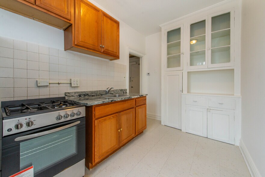 Kitchen - 75 Anderson St