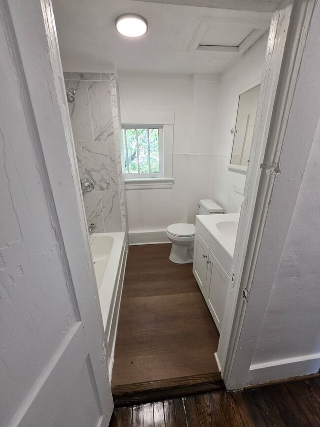 Building Photo - 3 br 1 bath house