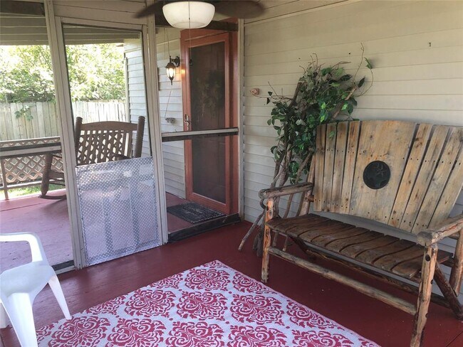 Building Photo - 338 Tennyson St