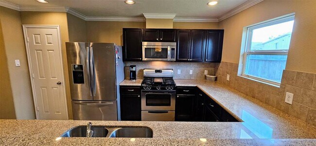 Building Photo - 8018 Chasewood Dr