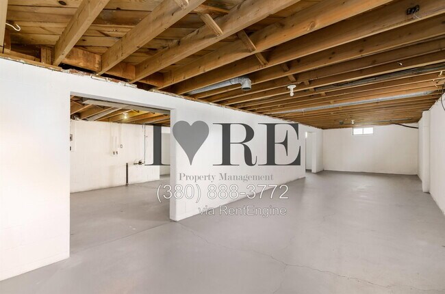 Building Photo - 1329 Elaine Rd