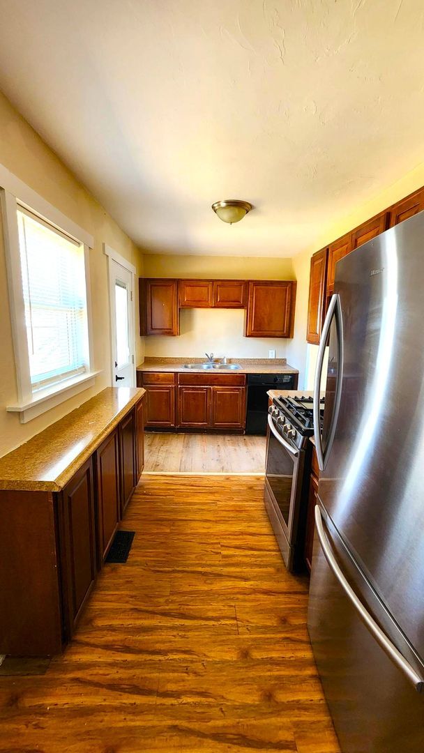 Building Photo - 3 BED 1 Bath Home Andys Sub Addition Bethany, OK