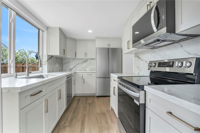 Building Photo - 6499 SW 39th St