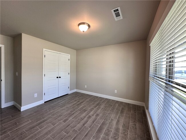 Building Photo - 1030 Winesap Dr