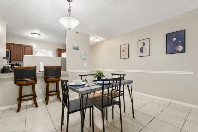 Building Photo - 13921 Heritage Club Dr