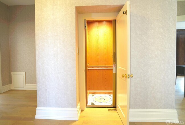 Building Photo - 2505 Divisadero St