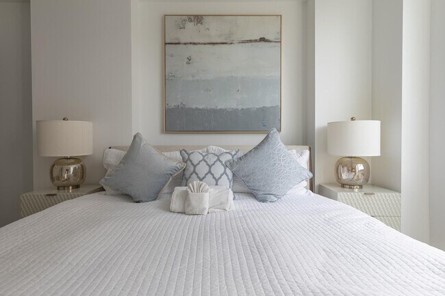 Building Photo - 300 Marshall Dr