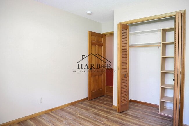 Building Photo - 3504 Ogden Ct NE