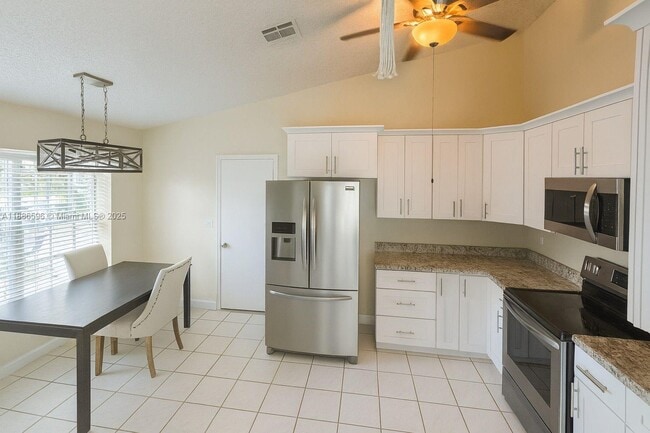 Building Photo - 11077 Sacco Dr