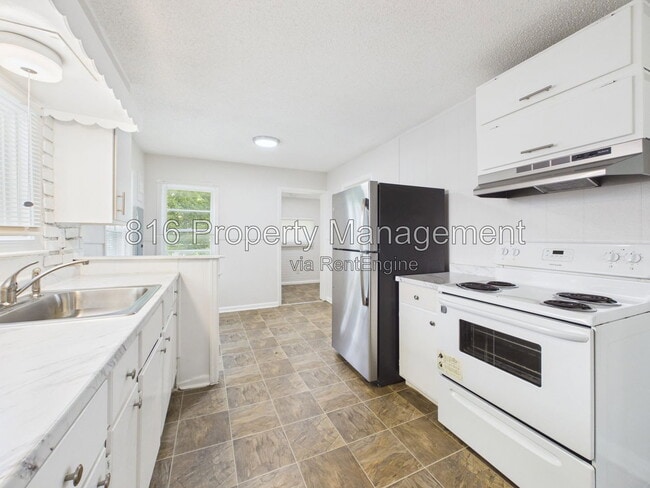 Building Photo - 1309 E 84th Terrace