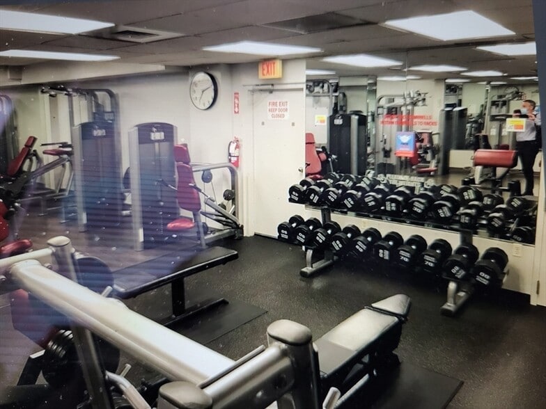 Building Photo - 77 Pond Ave