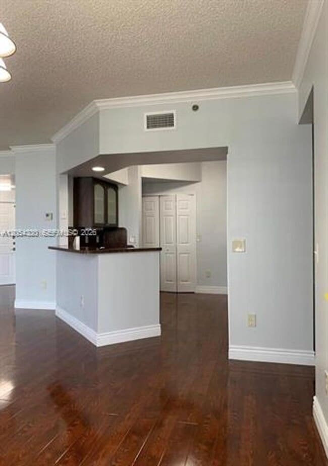 Building Photo - 3175 NE 184th St