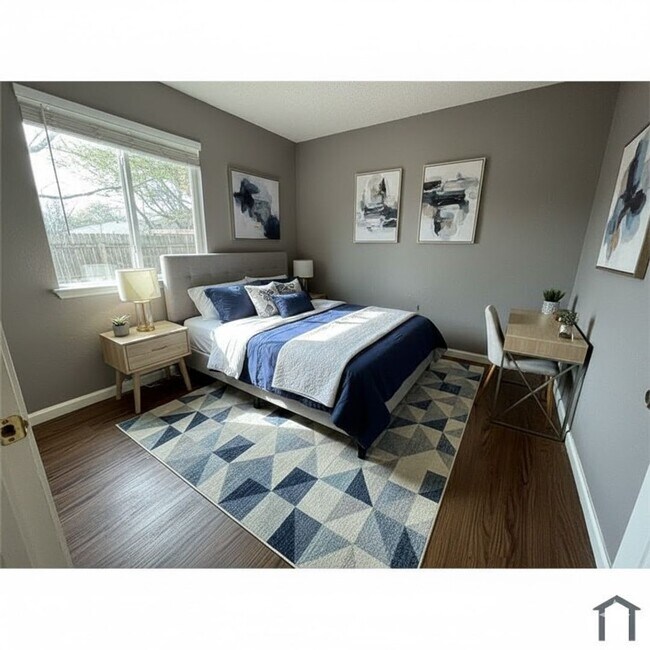 Building Photo - Charming 2-Bedroom Townhome for Rent in Prime East Austin Location – Your Ideal Urban Retreat!