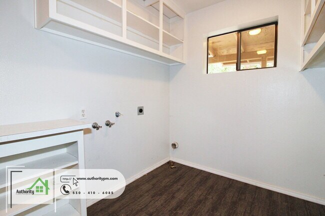 Building Photo - 3345 Golden Heights Dr