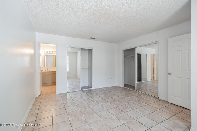 Building Photo - 422 Thor Ave SE