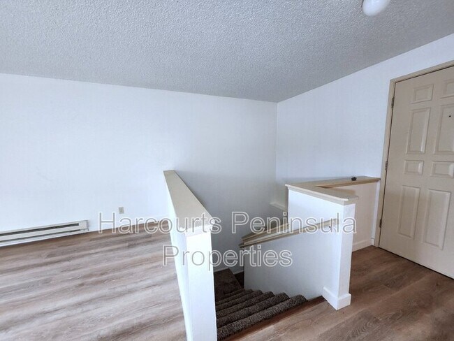 Building Photo - 45 NE Torval Canyon Rd