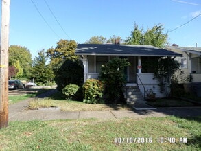 Building Photo - Vintage 1 Bedroom Home!