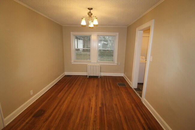 Building Photo - October FREE On This Updated 2 Bedroom 1 B...
