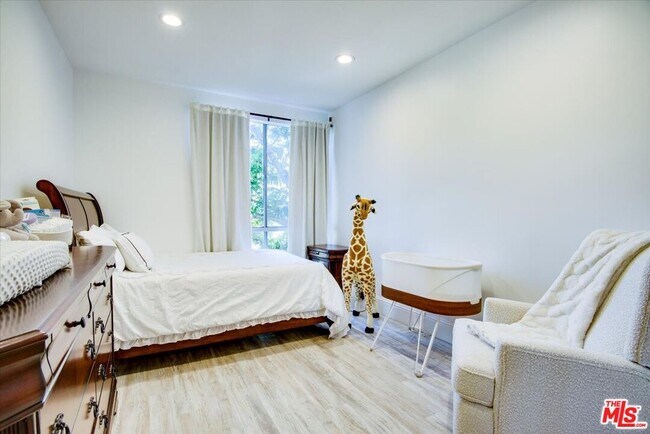 Building Photo - 1909 Pelham Ave