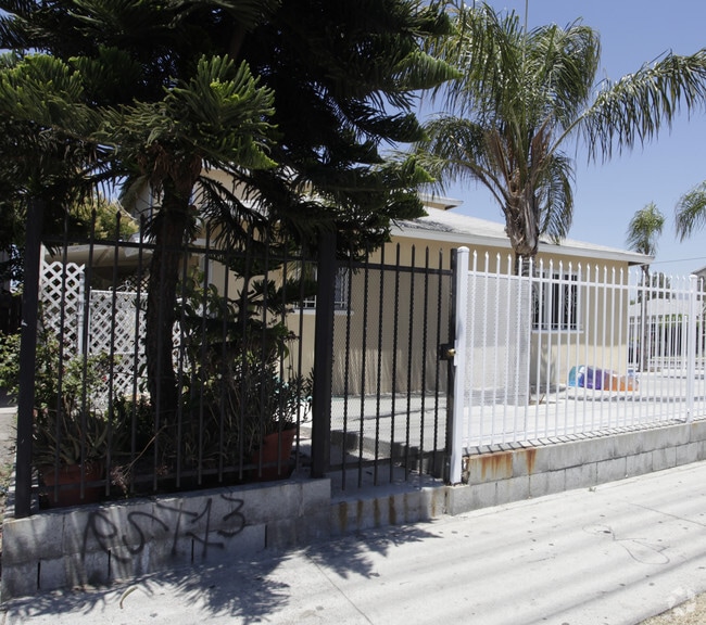 Building Photo - 12001 Vanowen St