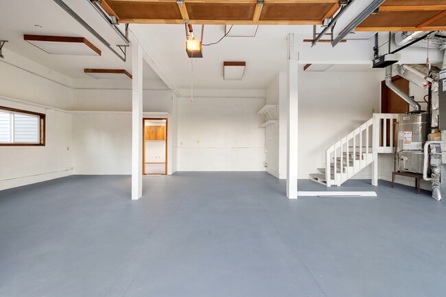 Building Photo - 1324 Stonehaven Dr