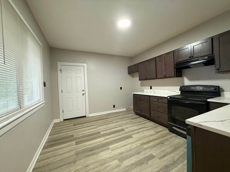 Building Photo - 4074 Virginia Park St