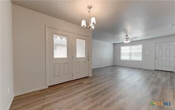 Building Photo - 601 Lost Trl