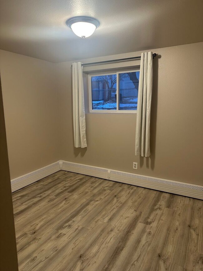 Building Photo - 380 Shoshone Ave