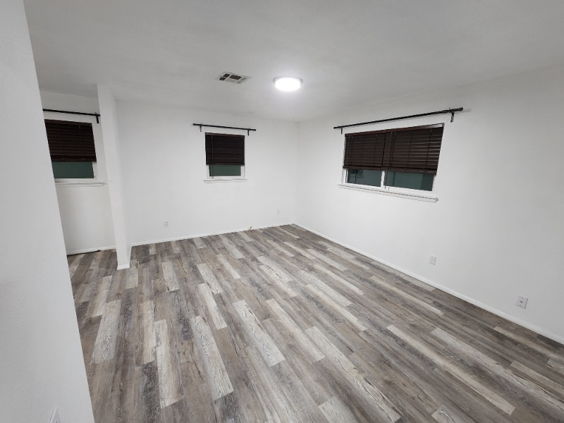 Building Photo - 5900 S Sunset Ave