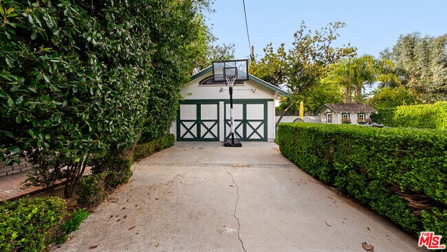 Building Photo - 1625 Opechee Way