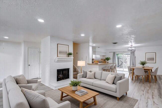 Building Photo - 778 Thicket Ln